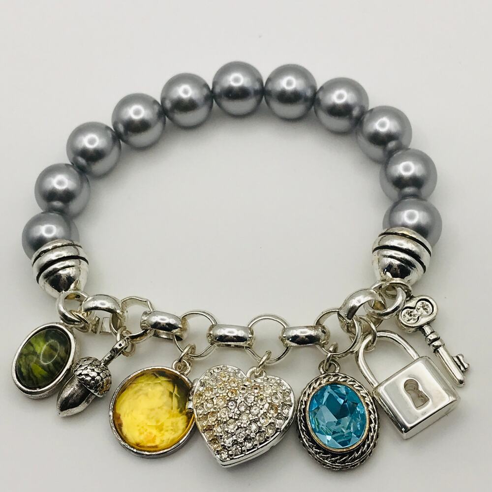 Avon President’s Club Silver Tone Charm Bracelet Original Box